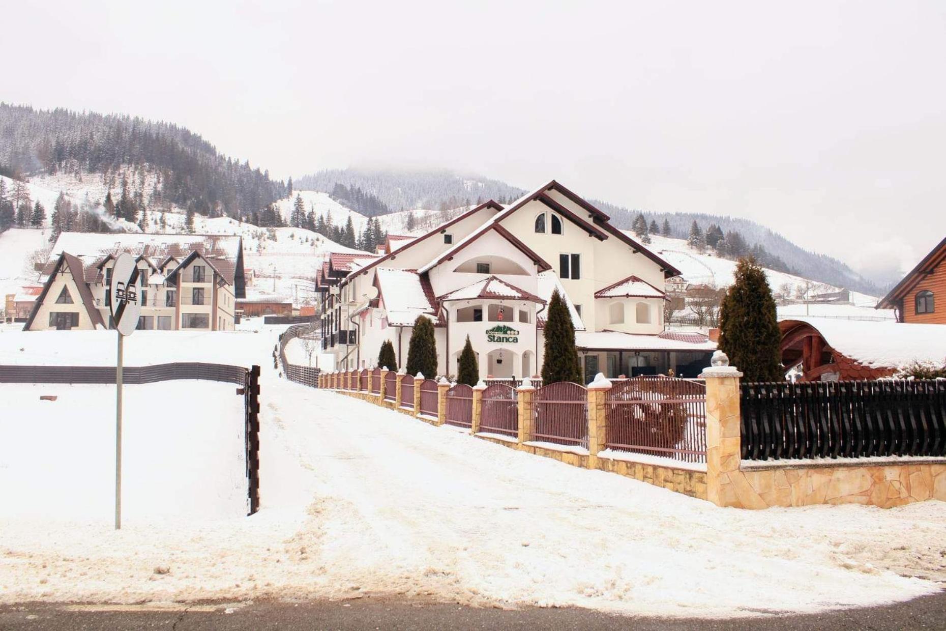 Hotel Pensiune Domeniul Stanca Vatra Dornei Exterior foto