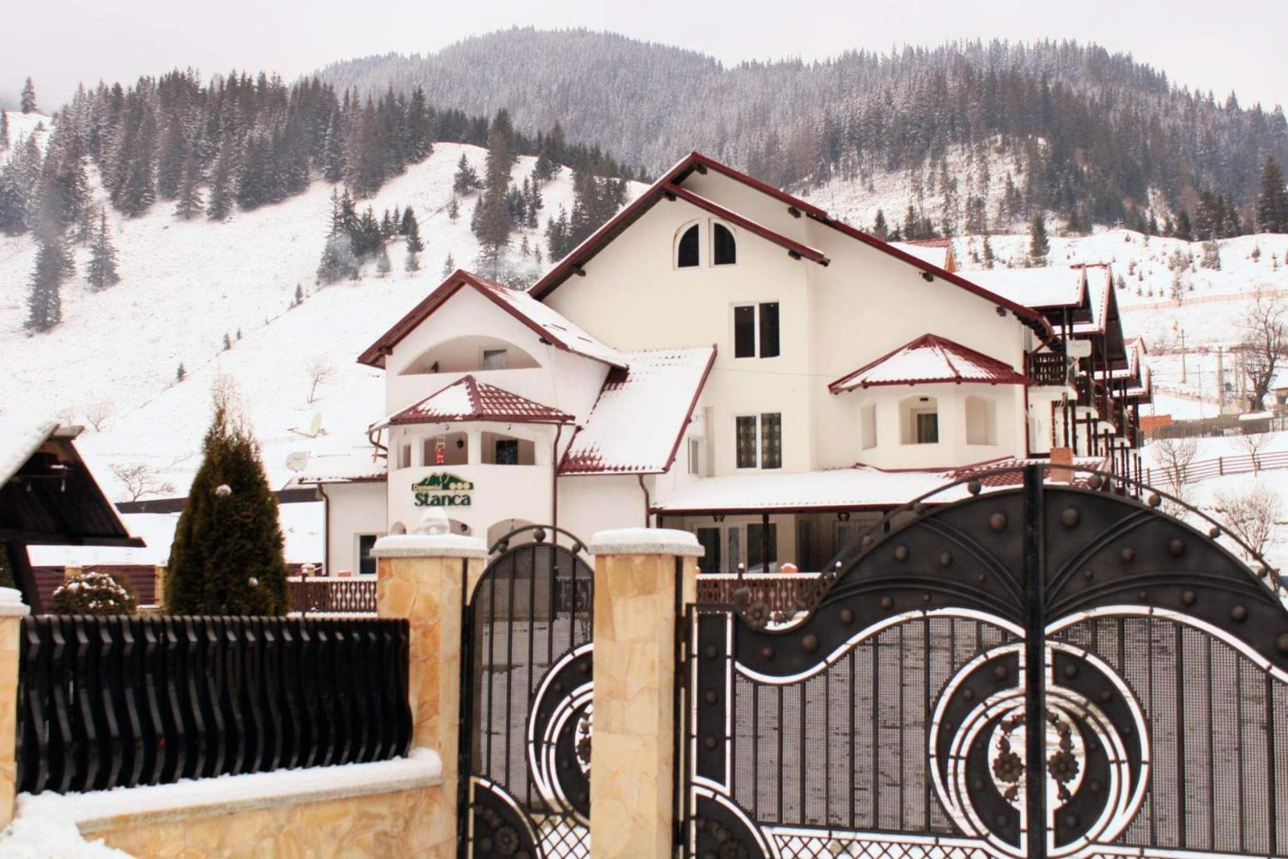 Hotel Pensiune Domeniul Stanca Vatra Dornei Exterior foto